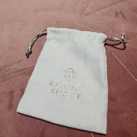 Kendra Scott Tess pendant necklace, Rhodium/Platinum Drusy - Picture 5 of 5